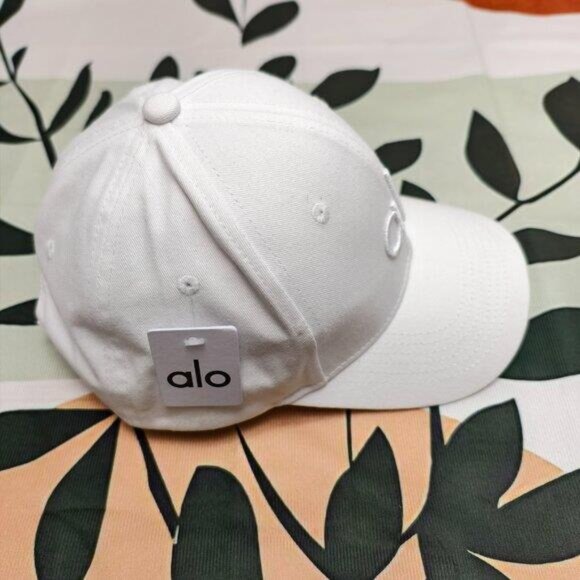 ALO Yoga Off-Duty Baseball Cap & White & NWT - Picture 2 of 4